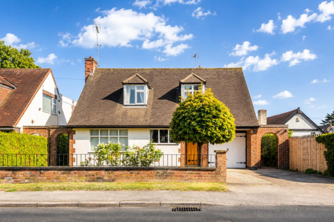 4 bed property, in Main Street, £430,000