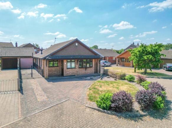2 bed property, in Dorchester Way, £315,000