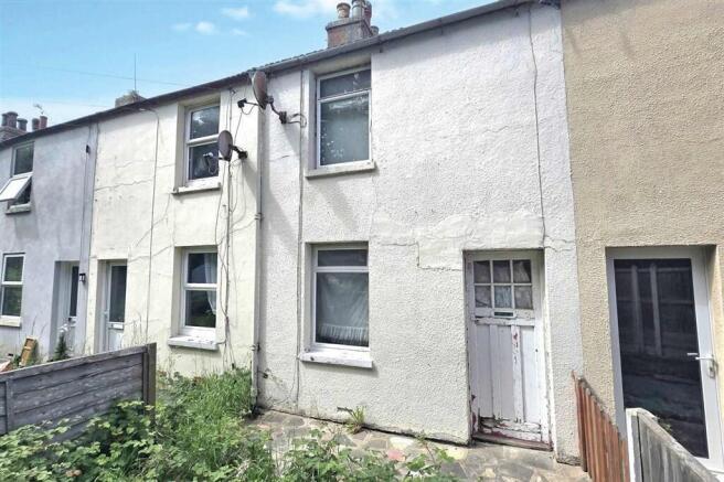 2 bed property, in Railway Terrace, £179,500