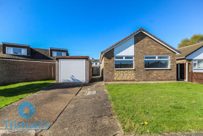 2 bed property, in Acaster Close, £280,000