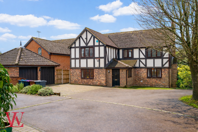 5 bed property, in Friars Wood, £900,000