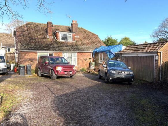 5 bed property, in Haycrafts Lane, £595,000