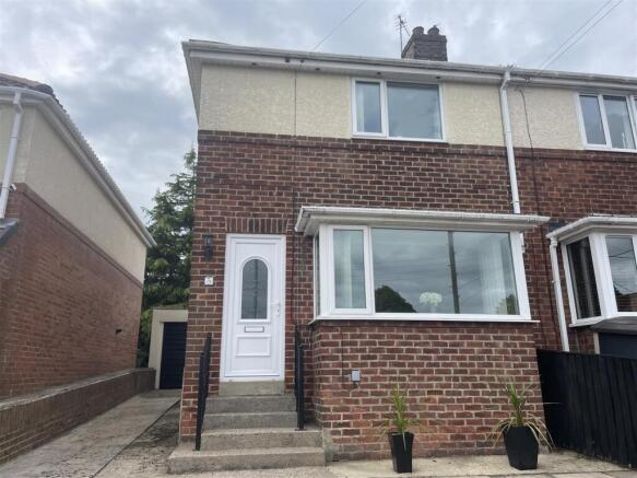2 bed property, in Highfield Gardens, £179,000