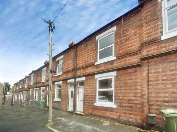 2 bed property, in Wellington Street, £160,000