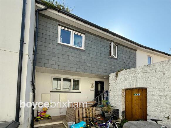 2 bed property, in Cavern Road, £160,000