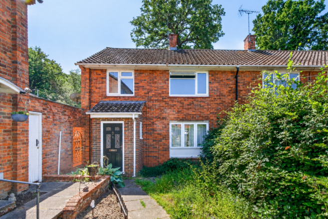 3 bed property, in Bracknell RG12, £375,000