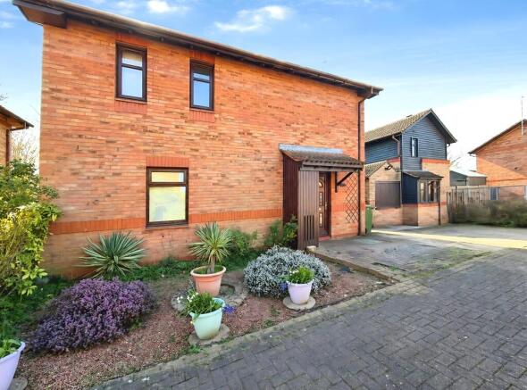 4 bed property, in Derwood Grove, £250,000