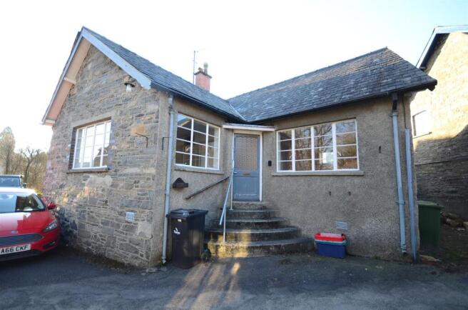 2 bed property, in Water Lane, £135,000