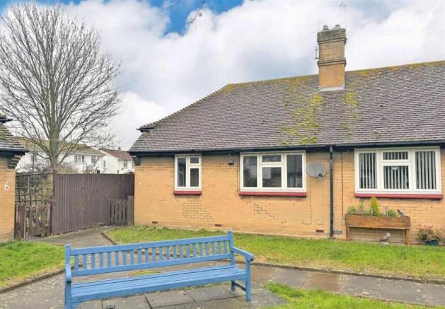 1 bed property, in Russell Close, £140,000
