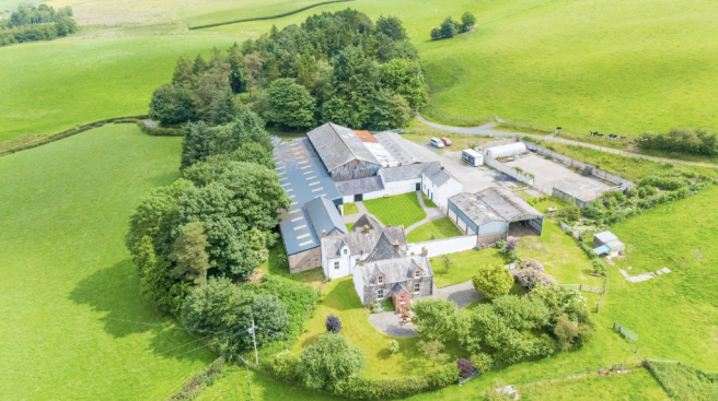 5 bed property, in Thornhill, £625,000