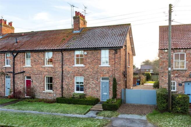 4 bed property, in Main Street, £475,000