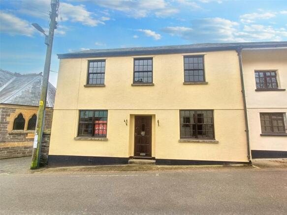 4 bed property, in East Street, £220,000