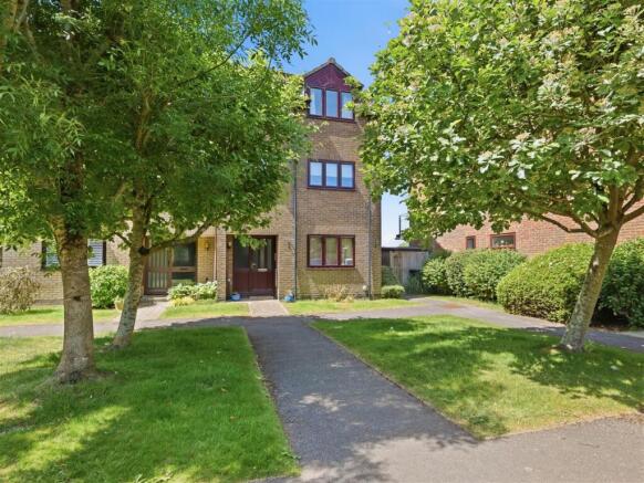 5 bed property, in Asquith Close, £535,000