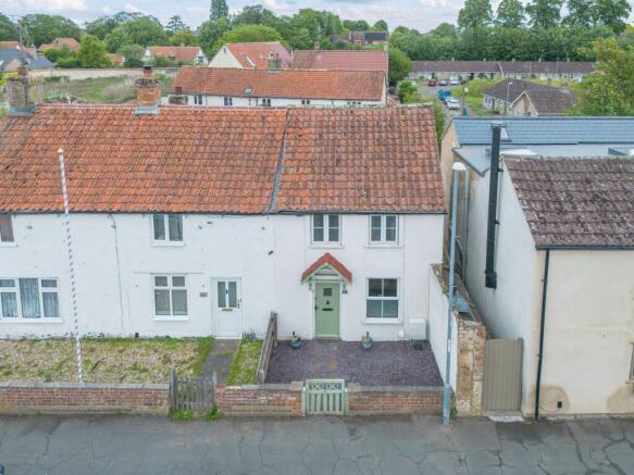 2 bed property, in Mill Street, £245,000