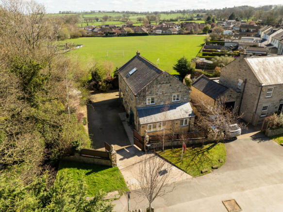 5 bed property, in Hollins Lane, £650,000
