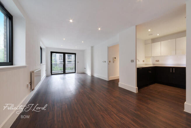 2 bed property, in Axio Way, £400,000