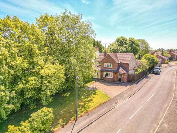 4 bed property, in Weston Lane, £425,000
