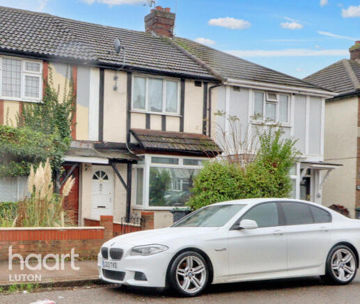 2 bed property, in Connaught Road, £240,000
