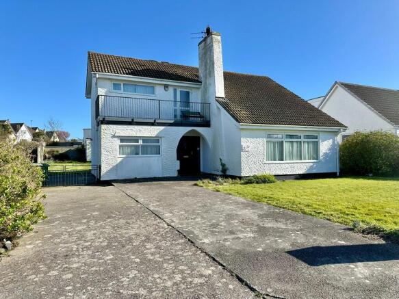 4 bed property, in Hunters Chase, £425,000