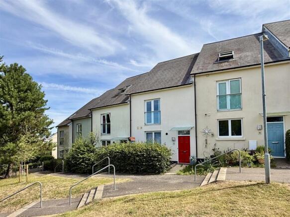 2 bed property, in St. Marys Hill, £225,000