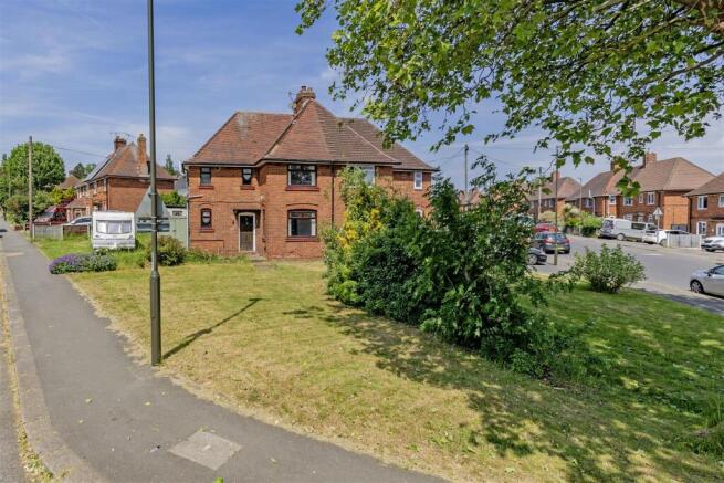 3 bed property, in Stand Road, £170,000
