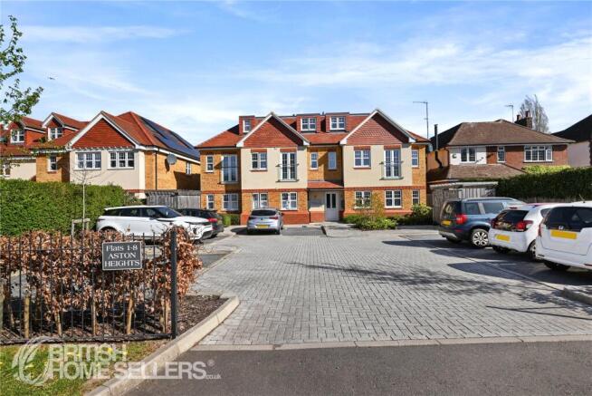 2 bed property, in London Road, £300,000