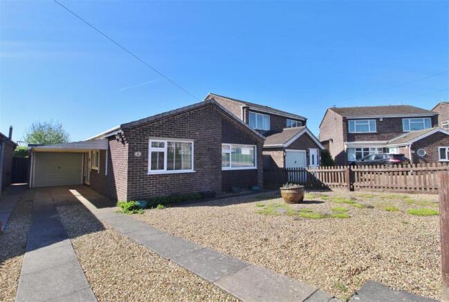 3 bed property, in Hurst Crescent, £250,000