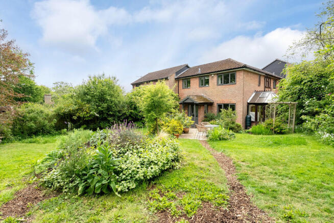 2 bed property, in Oak Corner, £389,950