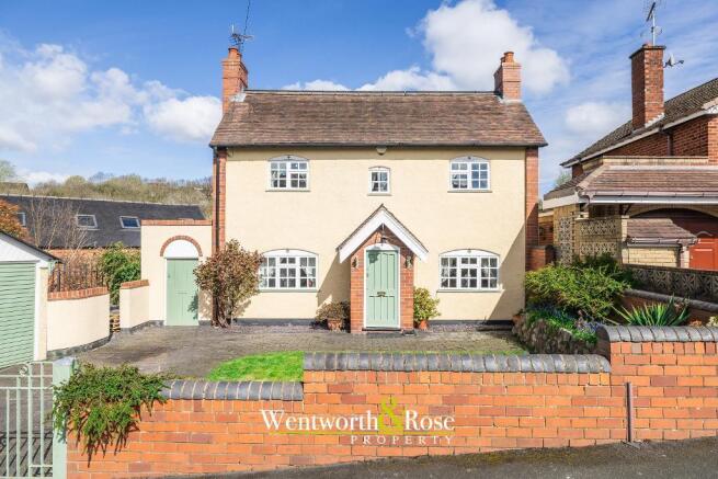 2 bed property, in Lawrence Street, £335,000