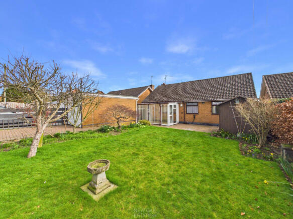 2 bed property, in Chesterfield S45, £215,000