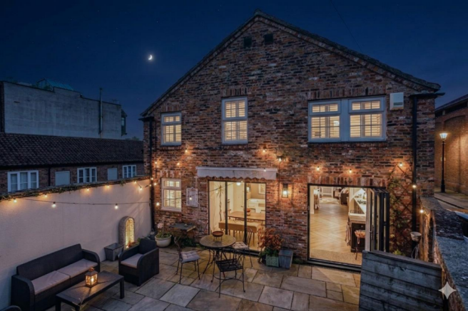 3 bed property, in Back Lane, £600,000