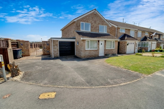 3 bed property, in Norfolk Crescent, £325,000