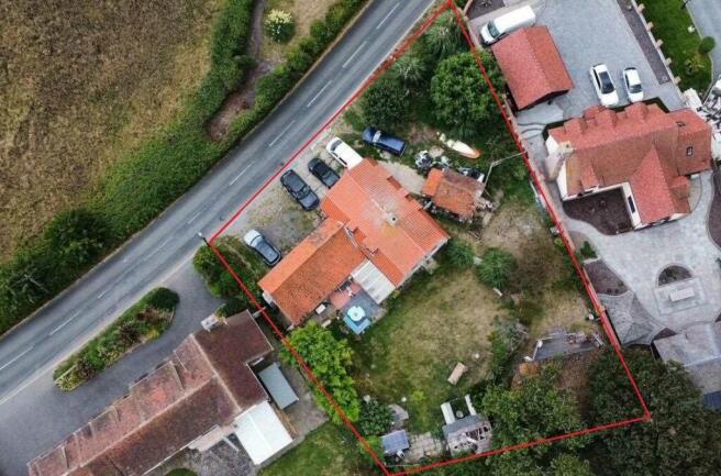 6 bed property, in Great Holland CO13, £375,000