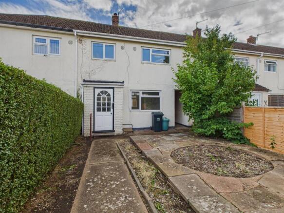 3 bed property, in Oak Crescent, £170,000