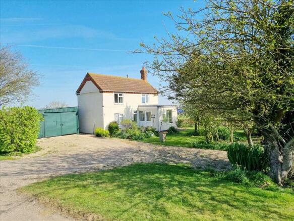 2 bed property, in Corner House, £250,000