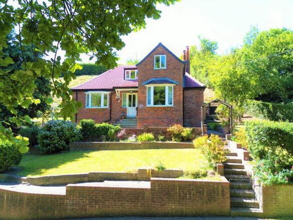 4 bed property, in Woodlands, £430,000