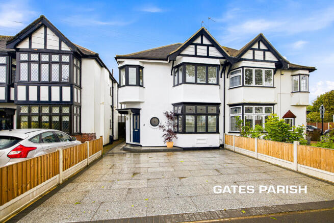 3 bed property, in Park Drive, £725,000