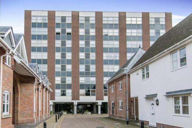 2 bed property, in St. Peters Street, £120,000