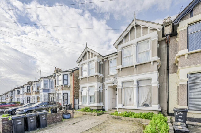1 bed property, in Mayfair Avenue, £230,000