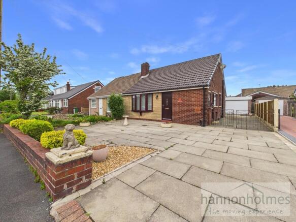 2 bed property, in Martin Avenue, £200,000