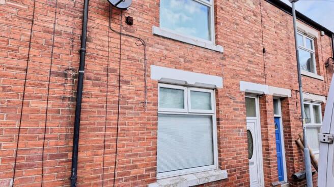 2 bed property, in Woodlands Road, £70,000
