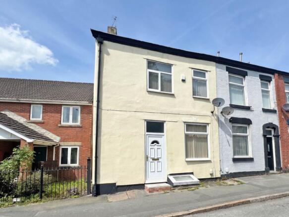 4 bed property, in Ripponden Road, £210,000