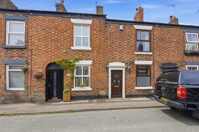 2 bed property, in Garden Street, £185,000