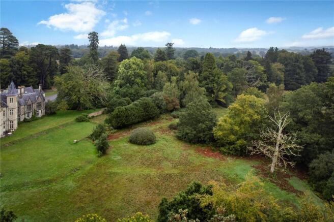 4 bed property, in Adhurst St. Mary, £895,000