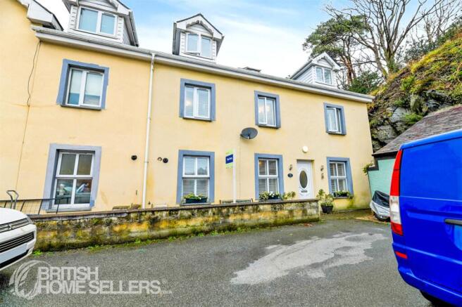 4 bed property, in Porthmadog, £265,000
