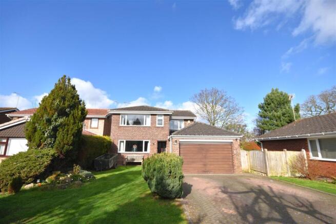 4 bed property, in Whitegates Crescent, £495,000