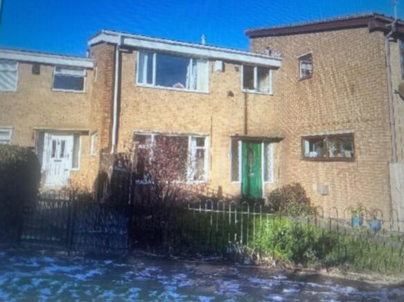 2 bed property, in Merriman Green, £85,000
