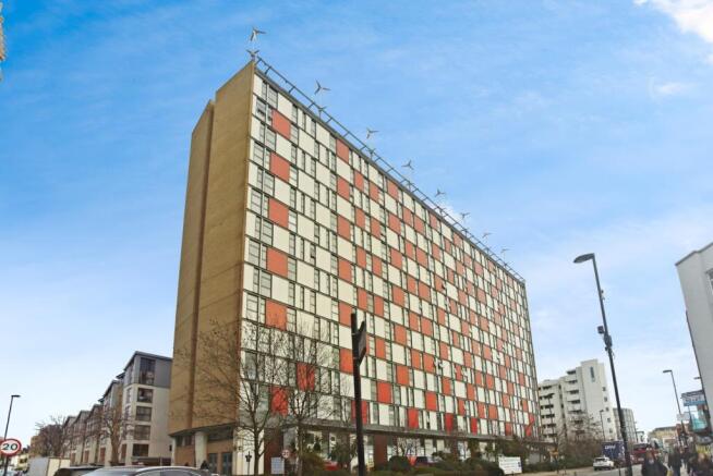 1 bed property, in London Road, £140,000