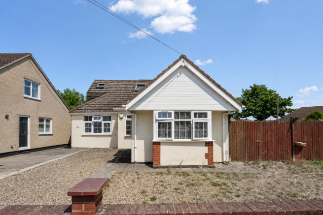 3 bed property, in Herlwyn Avenue, £650,000