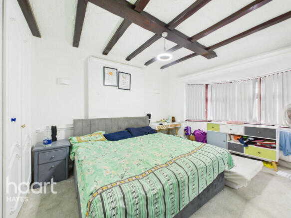 3 bed property, in Cherry Orchard, £525,000